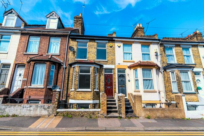 4 Bedroom Terraced House To Rent In Rochester Avenue, Rochester, Kent, ME1