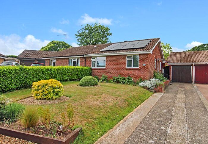 3 Bedroom Semi-Detached Bungalow For Sale In Allenwater Drive, Fordingbridge, SP6