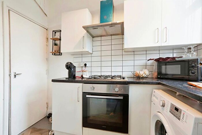 2 Bedroom Terraced House For Sale In Ashton Mount, Leeds, LS8