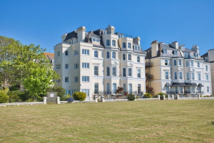 3 Bedroom Flat For Sale In Clifton Crescent, Folkestone, Kent, CT20