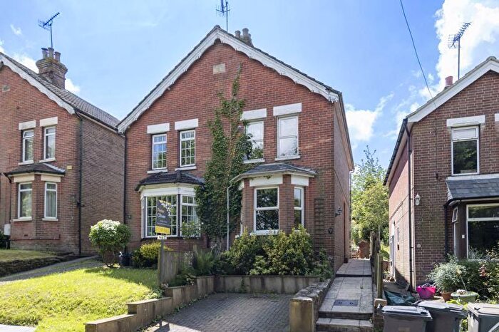 2 Bedroom Property To Rent In Mottins Hill, Crowborough, TN6