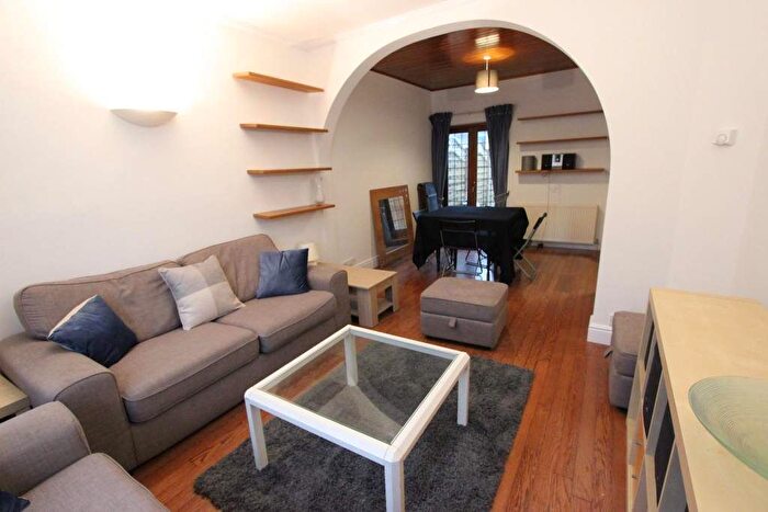 3 Bedroom Flat To Rent In Bawtry Road, London, N20