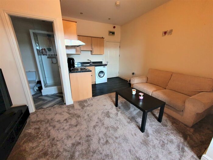 1 Bedroom Flat To Rent In Briggate, Shipley, BD17