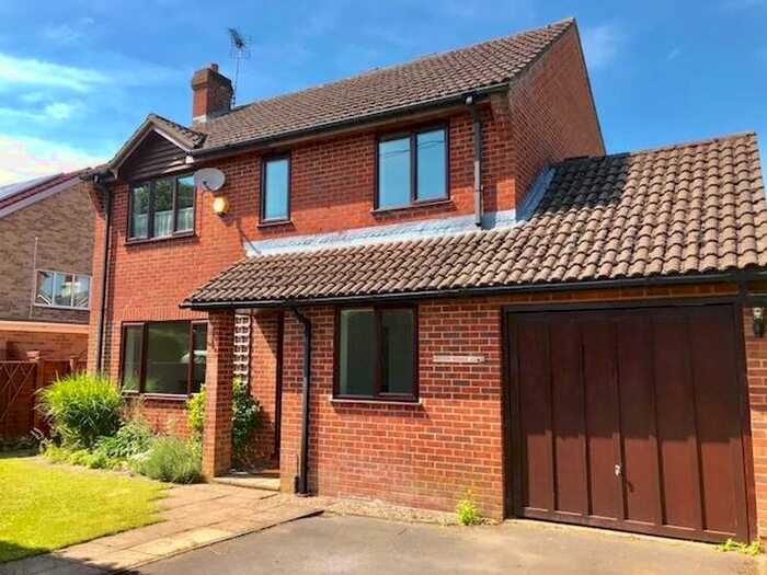 4 Bedroom Property To Rent In The Grove, Liphook, GU30