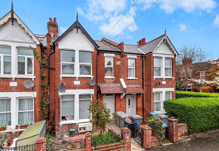 3 Bedroom Flat To Rent In Deacon Road, London, NW2