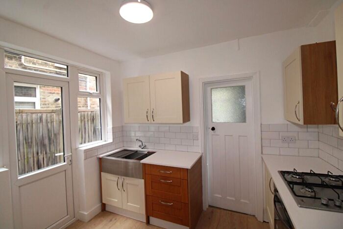 1 Bedroom Flat To Rent In Coppermill Lane, London, E17