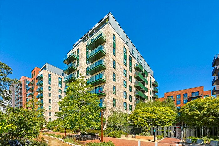 2 Bedroom Flat For Sale In Greenleaf Walk, Southall, UB1