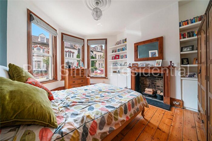 2 Bedroom Apartment For Sale In Umfreville Road, London, N4