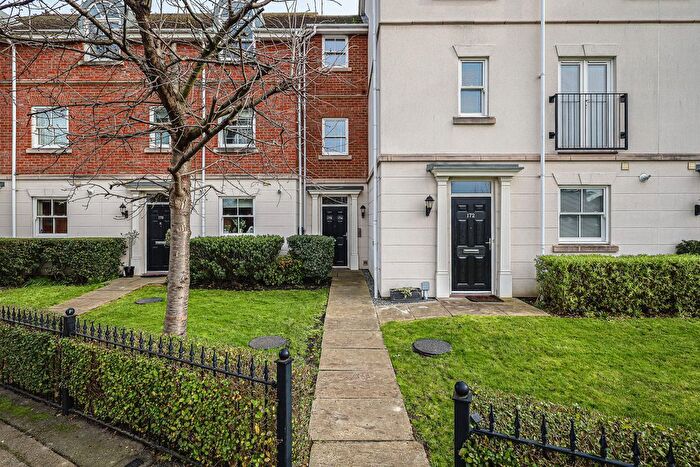 2 Bedroom Flat For Sale In Thorpe Hall Avenue, Southend-On-Sea, SS1