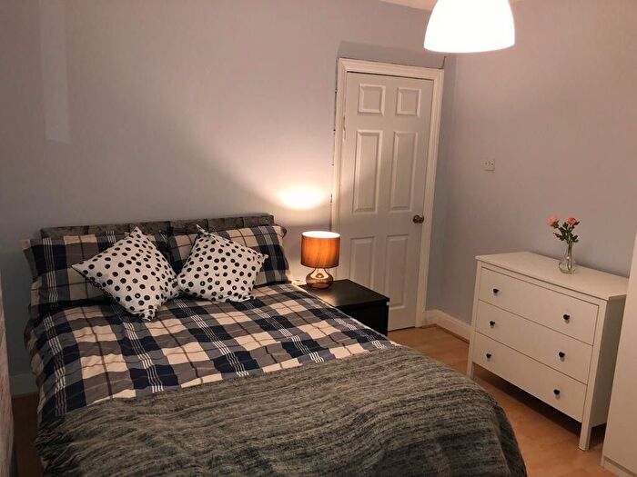 2 Bedroom Flat To Rent In Morden, London, SM4
