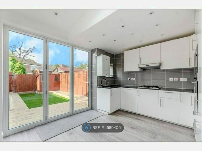 3 Bedroom Terraced House To Rent In Lansdell Road, Mitcham, CR4