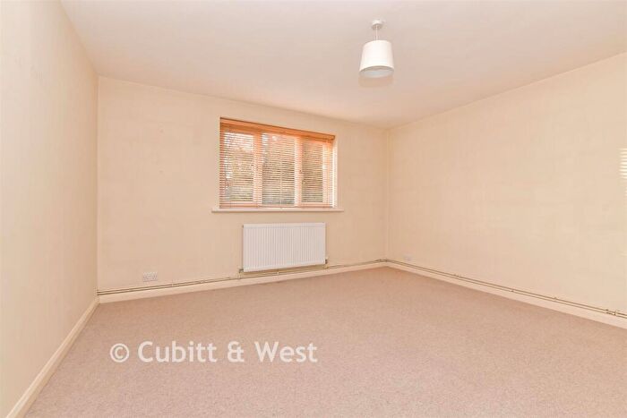 1 Bedroom Flat For Sale In Grove Road, Sutton, Surrey, SM1