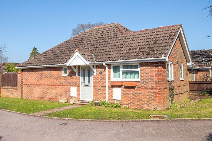 2 Bedroom Detached Bungalow For Sale In Wetherby Gardens, Totton, SO40