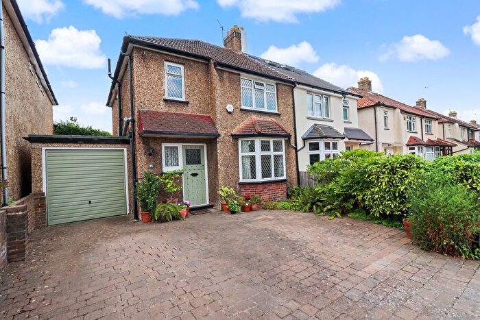 3 Bedroom Semi Detached House For Sale In Hamilton Avenue, Surbiton, Surrey, KT6