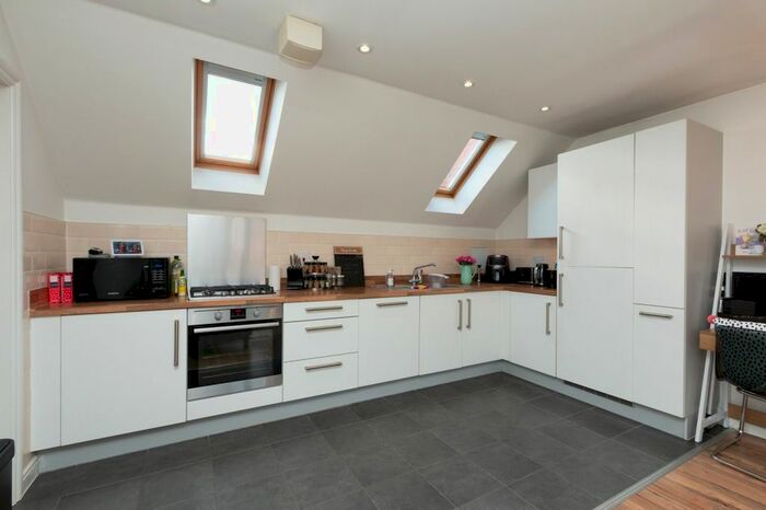 2 Bedroom Property To Rent In Walker Close, Church Crookham, Fleet, GU52