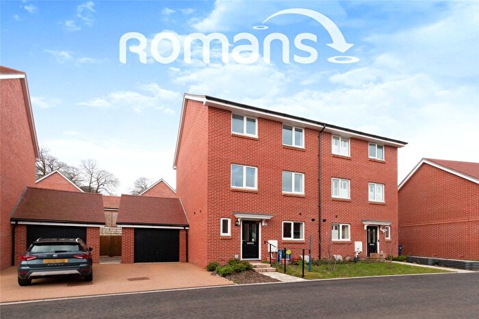 4 Bedroom Semi Detached House For Sale In Saddle Row, Blackwater, Camberley, GU17