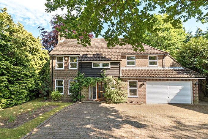 5 Bedroom Detached House For Sale In Manor Walk, Weybridge, KT13
