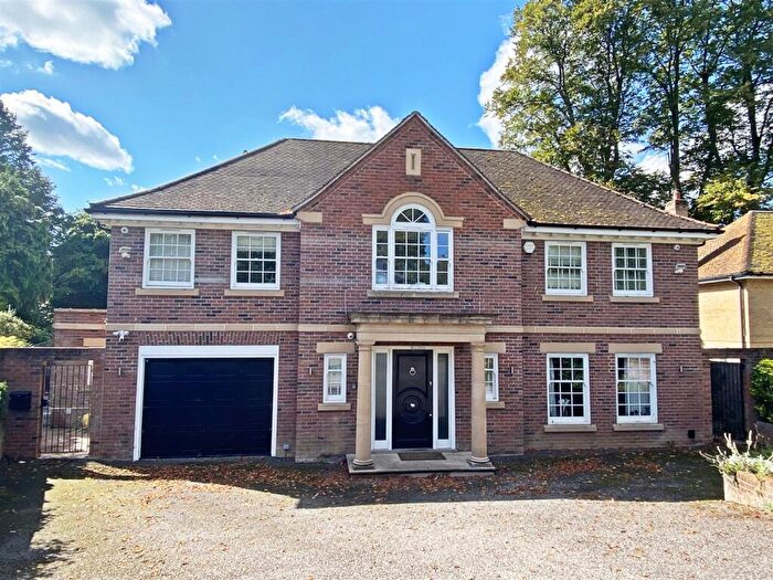 6 Bedroom Detached House For Sale In Chilterns Park, Bourne End, SL8