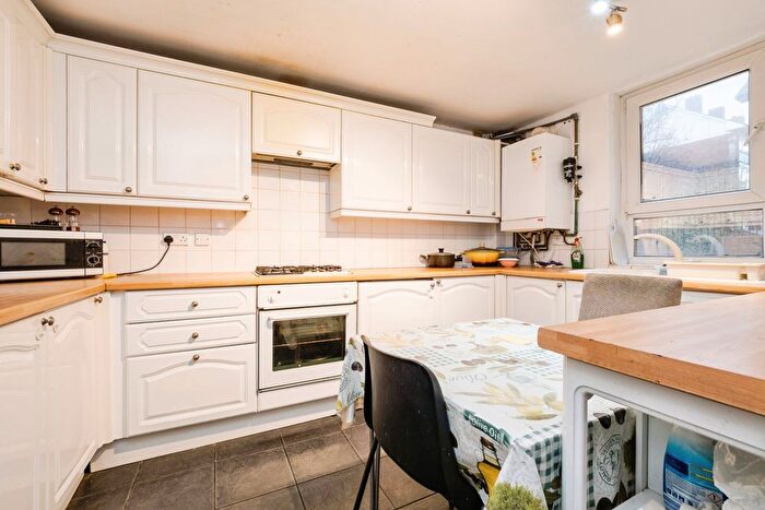 3 Bedroom Maisonette For Sale In Cridland Street, London, E15