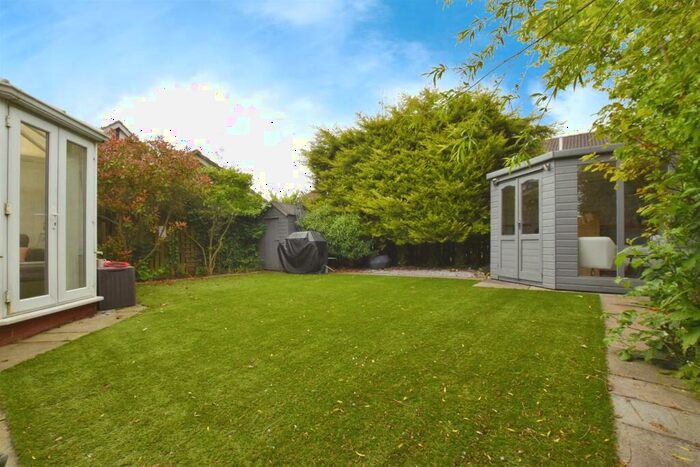 4 Bedroom Detached House For Sale In Sorrel Drive, Hull, HU5