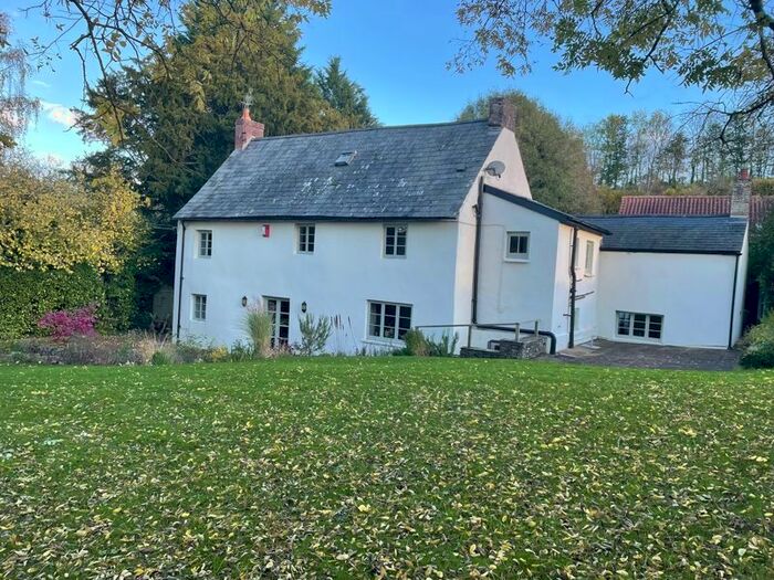4 Bedroom Farmhouse To Rent In Llantrisant, Usk, NP15