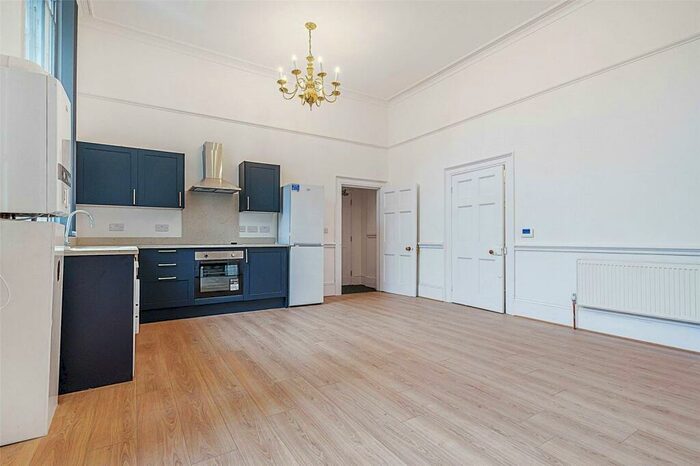 2 Bedroom Flat To Rent In King Street, Maidstone, Kent, ME14