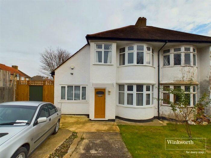 3 Bedroom Semi-Detached House To Rent In Meadow Way, London, NW9