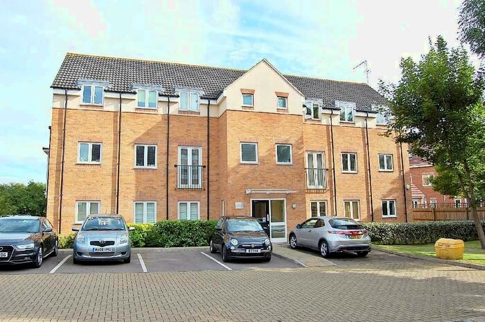 2 Bedroom Flat To Rent In Chaucer Grove, Borehamwood, WD6