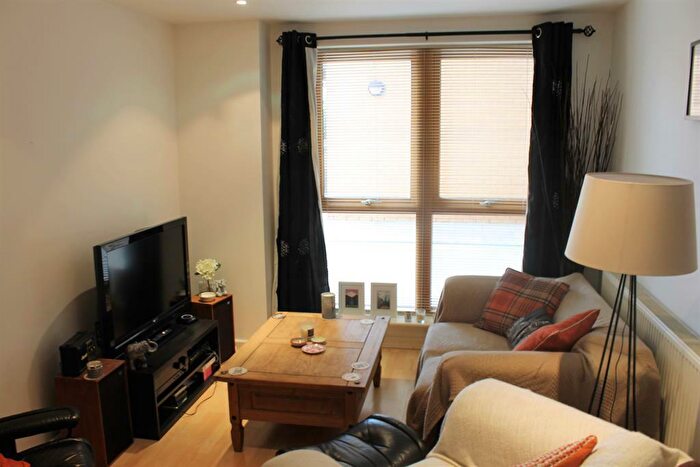 1 Bedroom Flat To Rent In Balmoral Place, Bowman Lane, Leeds, LS10