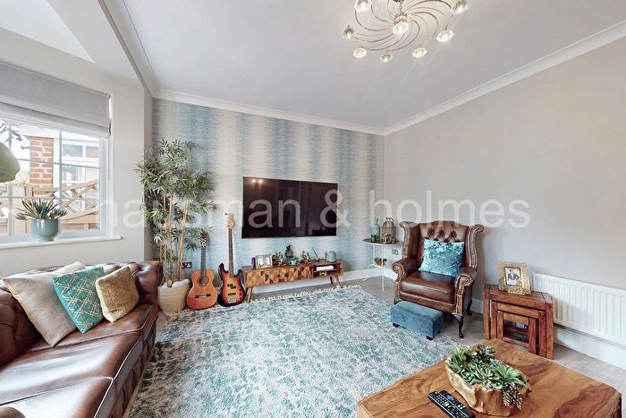 4 Bedroom Detached House For Sale In Greenfield Gardens, NW2
