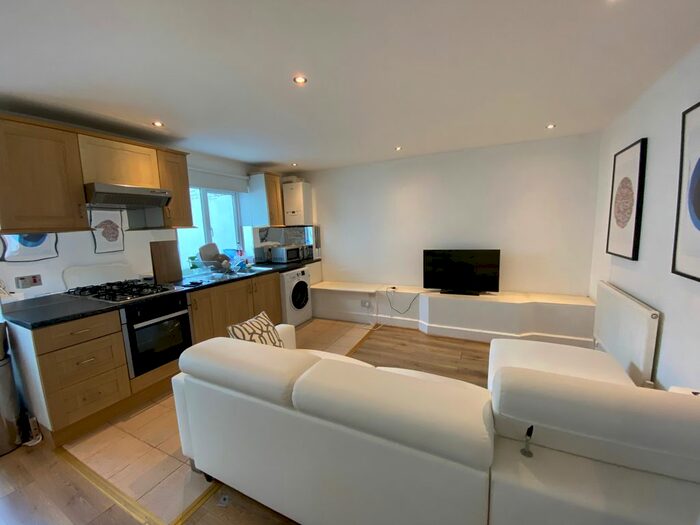 1 Bedroom Flat To Rent In Rotherhithe New Road, London, SE16