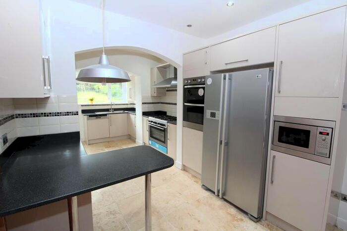 4 Bedroom Detached House To Rent In Foresters Drive, Wallington, SM6