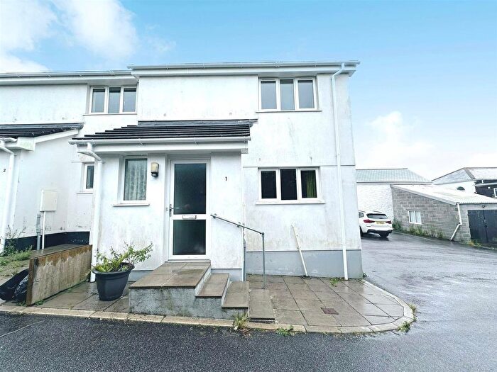 3 Bedroom Semi-Detached House To Rent In East Court, Redruth, TR15