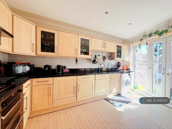 3 Bedroom Terraced House To Rent In Hassocks Close, London, SE26
