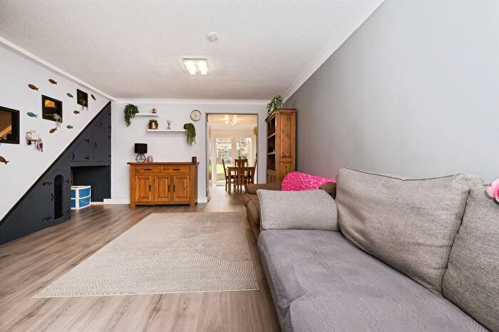 3 Bedroom Terraced House For Sale In Selsdon Avenue, Romsey, SO51