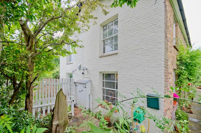 2 Bedroom Semi-Detached House To Rent In First Cross Road, Twickenham, Middlesex, UK TW2