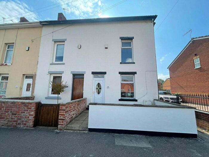 3 Bedroom House To Rent In Beardall Street, Hucknall, NG15