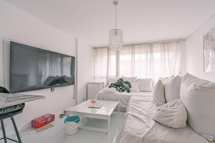 3 Bedroom Flat For Sale In Midship Point, Docklands, London, E14