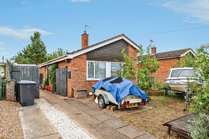 2 Bedroom Detached Bungalow For Sale In Woodcutters Way, Lakenheath, Brandon, IP27