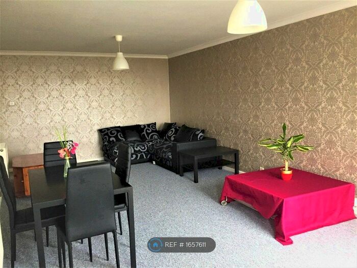2 Bedroom Flat To Rent In Kenilworth Court, Coventry, CV3