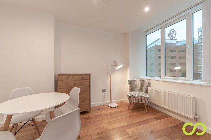 1 Bedroom Flat To Rent In Emerald House, Lansdowne Road, East Croydon, CR0