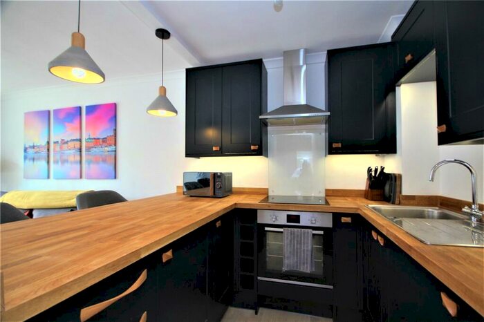 2 Bedroom Flat To Rent In Downview Road, Worthing, West Sussex, BN11