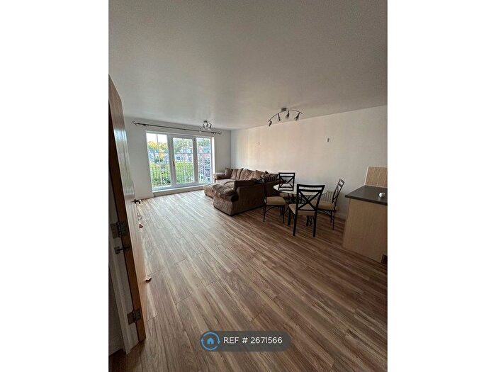 2 Bedroom Flat To Rent In Carisbrooke Road, Leeds, LS16