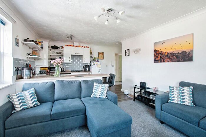 1 Bedroom Flat For Sale In Riverside Place, Fordingbridge, SP6