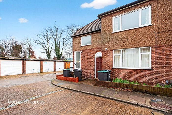 2 Bedroom Maisonette For Sale In Shelbourne Road, London, N17