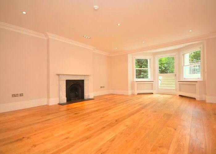 3 Bedroom Flat To Rent In Fitzjohns Avenue, London, NW3