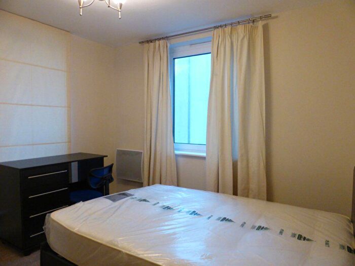 3 Bedroom Flat To Rent In Sheffield Court -, P15