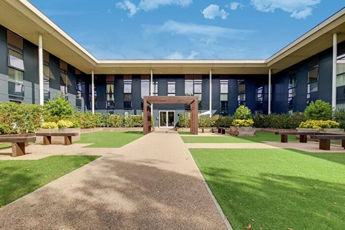 1 Bedroom Flat For Sale In St. James House, Clivemont Road, Maidenhead, SL6
