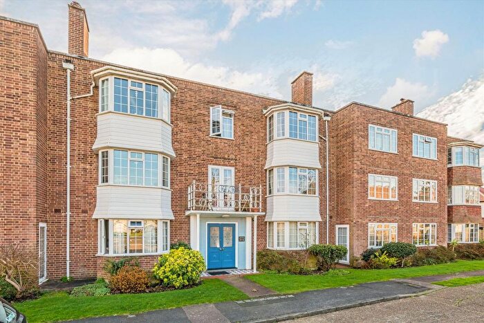 2 Bedroom Flat For Sale In Giggs Hill Gardens, Thames Ditton, KT7