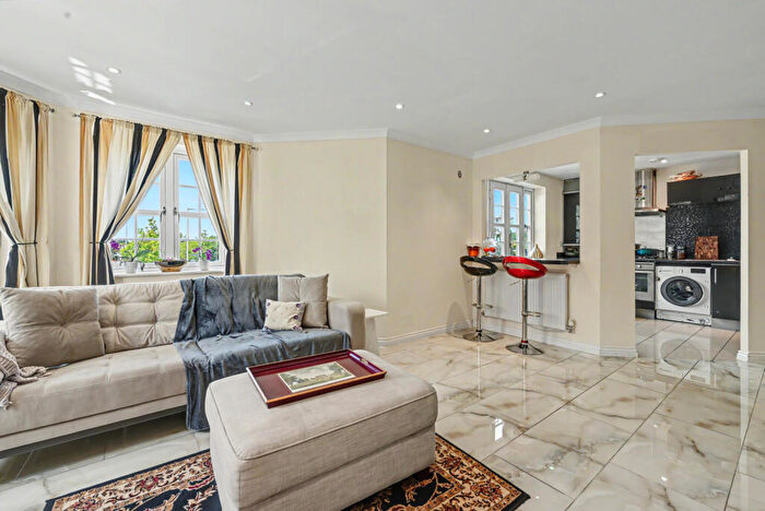 2 Bedroom Flat For Sale In Marchant Square, Mill Hill, NW7